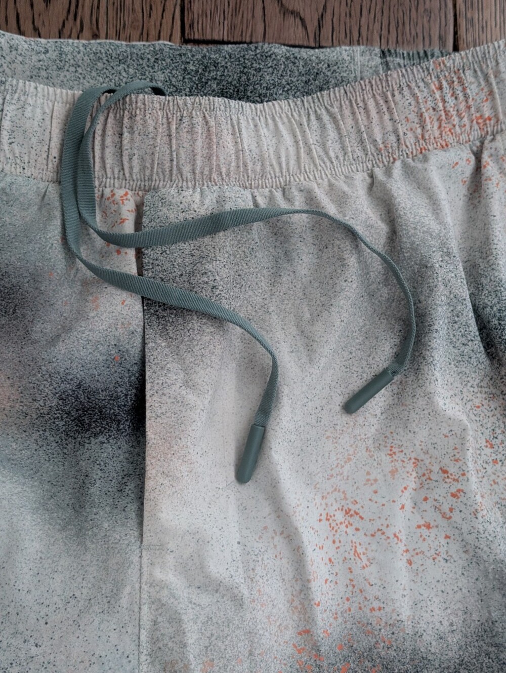 Like New! Lululemon Surge Lined Shorts 6”, Spray Camo Silver Blue Multi - Picture 6 of 10